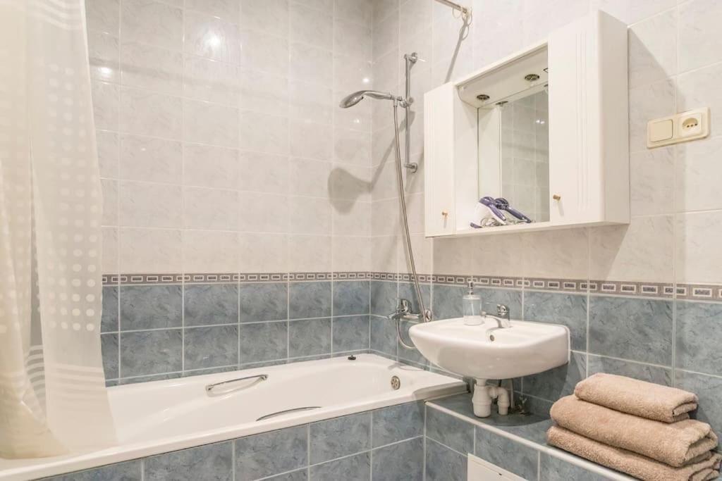 Old Town Apartment Next To Saint Peter'S Church Riga Esterno foto