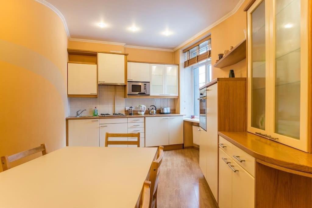 Old Town Apartment Next To Saint Peter'S Church Riga Esterno foto