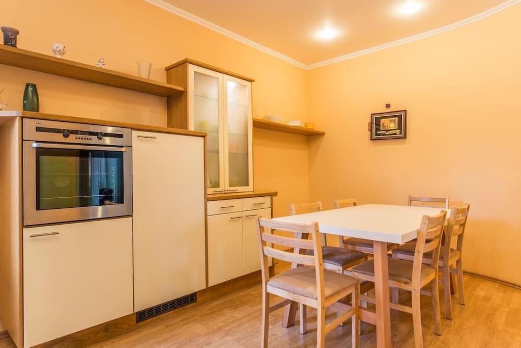 Old Town Apartment Next To Saint Peter'S Church Riga Esterno foto
